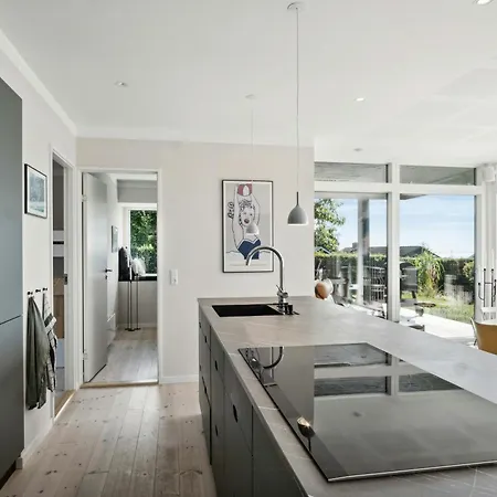 Architect-designed House With Sea Views Hébergement de vacances *