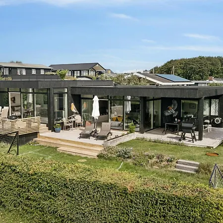 Architect-designed House With Sea Views Hébergement de vacances Hejls