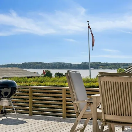 Architect-designed House With Sea Views Hébergement de vacances *