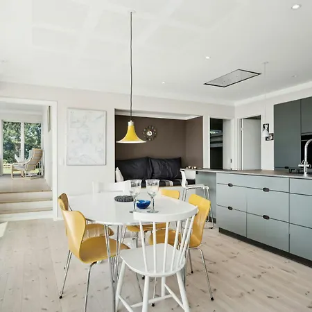 Architect-designed House With Sea Views Hébergement de vacances *