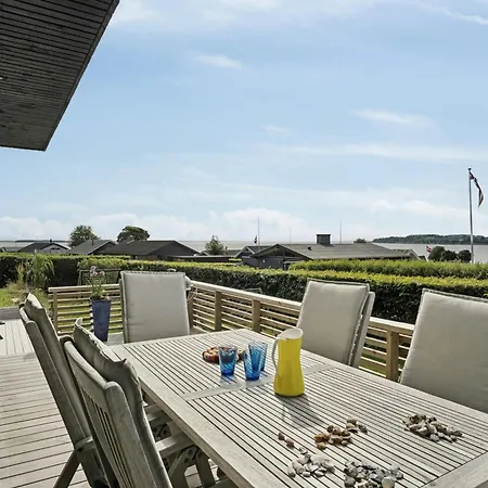 Hébergement de vacances Architect-designed House With Sea Views *