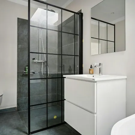 Architect-designed House With Sea Views 펜션 하일스